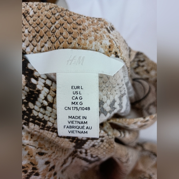 2/$30 H&M Animal Print Mob Wife Snake Print V-Neck Dress (#395) - Picture 2 of 7